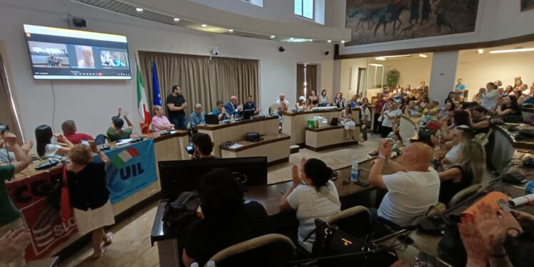 Il governatore spiega progetto per salvate livelli occupazionali