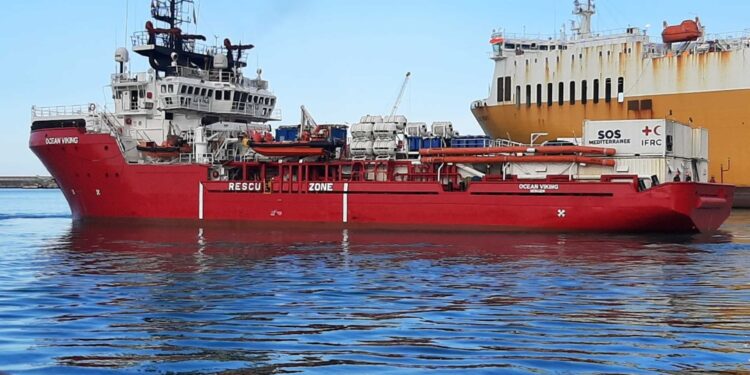 Sono 64 i migranti a bordo soccorsi in mare l'8 giugno