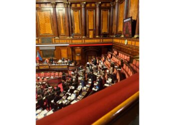 Le opposizioni hanno abbandonato l'aula per protesta
