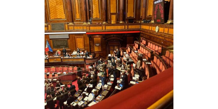 Le opposizioni hanno abbandonato l'aula per protesta