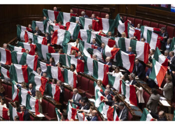Al voto finale 99 voti contrari e 1 astenuto