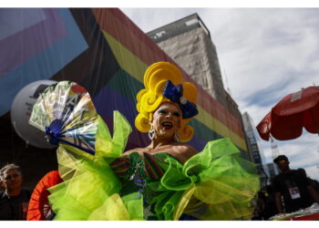 La sfilata si riappropria dei colori della bandiera brasiliana