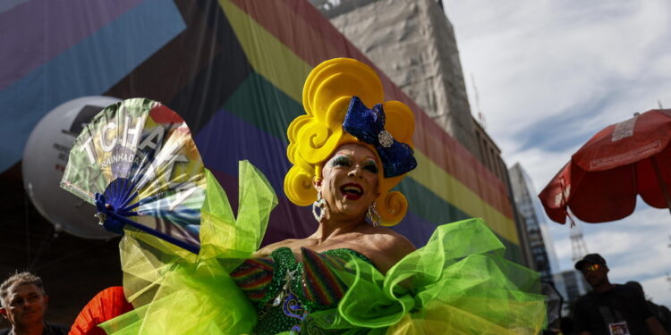 La sfilata si riappropria dei colori della bandiera brasiliana