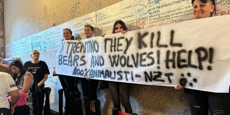 A Verona blitz con striscione contro presidente Fugatti