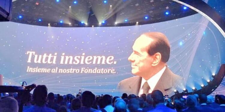 Il Cav: 'Se non sai amare non puoi costruire niente di buono'