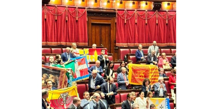 Opposizione sventola quella italiana