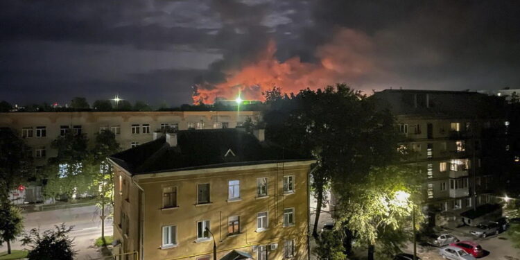 Media: 'Attaccate anche due raffinerie a Krasnodar'