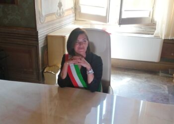 'Si sfonda il tetto di vetro' dice dopo avere indossato fascia