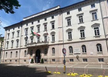 Il messaggio è firmato "Animal right militya"