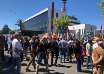 Sit in davanti a sede regionale Rai. Sindaco