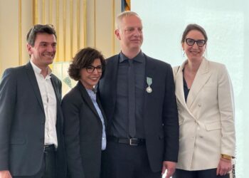 Lo scrittore nominato Cavaliere delle arti e delle lettere