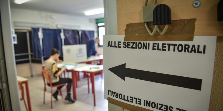 Per le amministrative in 114 comuni ha votato il 17