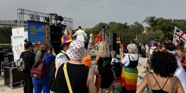 In migliaia a Cagliari in difesa di Lgbtqr+