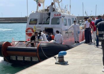 Sono state portate in ospedale a Locri per i primi accertamenti