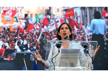 I candidati vincono la sfida alle comunali di Firenze e Bari
