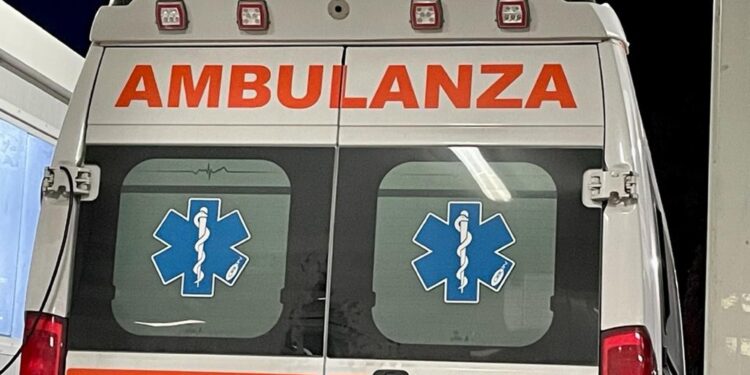 La donna è stata portata dal 118 all'Ospedale Maggiore