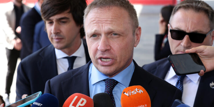 "Non ricordo la conversazione comunque distante dal mio sentire"