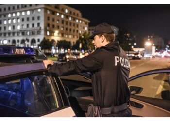 E' accusato di lesioni aggravate da discriminazione razziale
