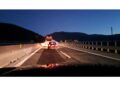 Camion perdono gasolio e carico bottiglie. Auto un'ora in coda