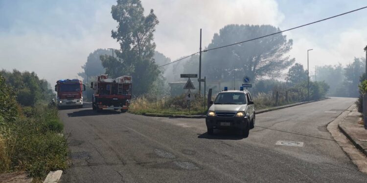Fiamme nella borgata agricola di Pardu Nou a Siamaggiore