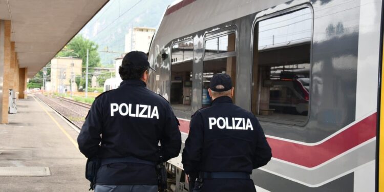 Aggressore è un 49enne senza fissa dimora. E' finito in carcere