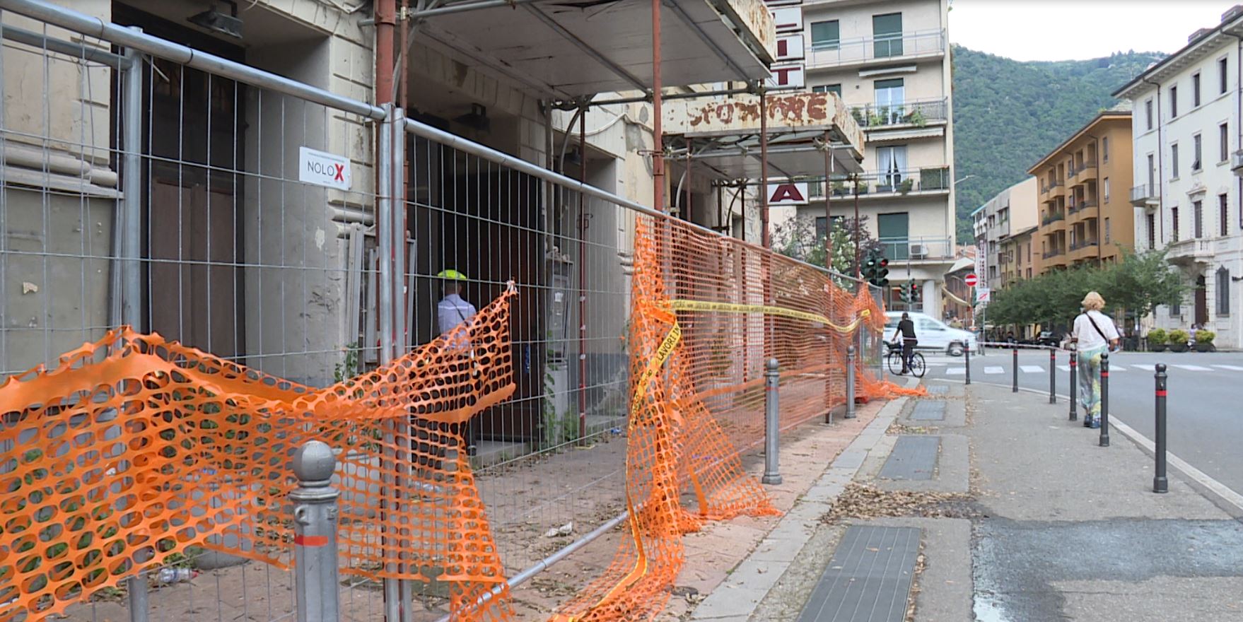 Politeama di Como rifugio per senzatetto. Il sindaco Rapinese: “Blindare tutti gli accessi”