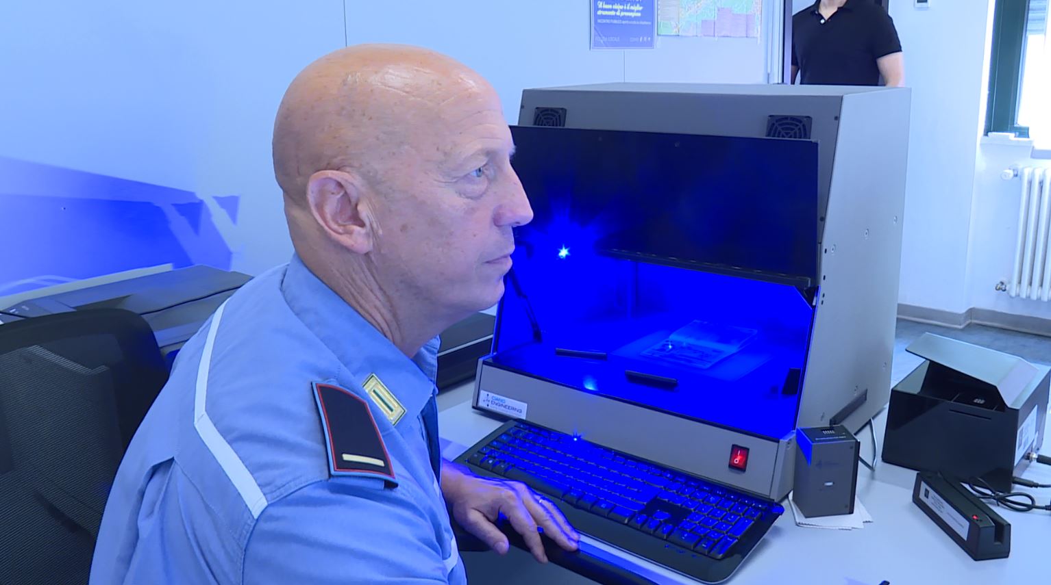 Dai passaporti alle patenti, ecco la squadra della polizia locale che smaschera i falsi