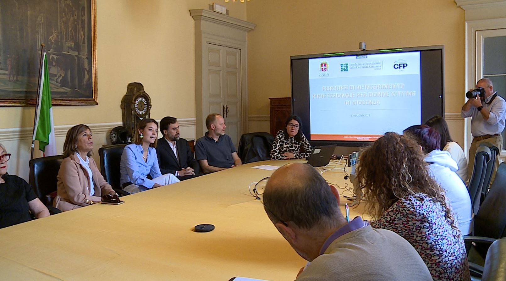 Violenza sulle donne, 300 richieste di aiuto in un anno. Il Comune di Como attiva corsi di sostegno al lavoro