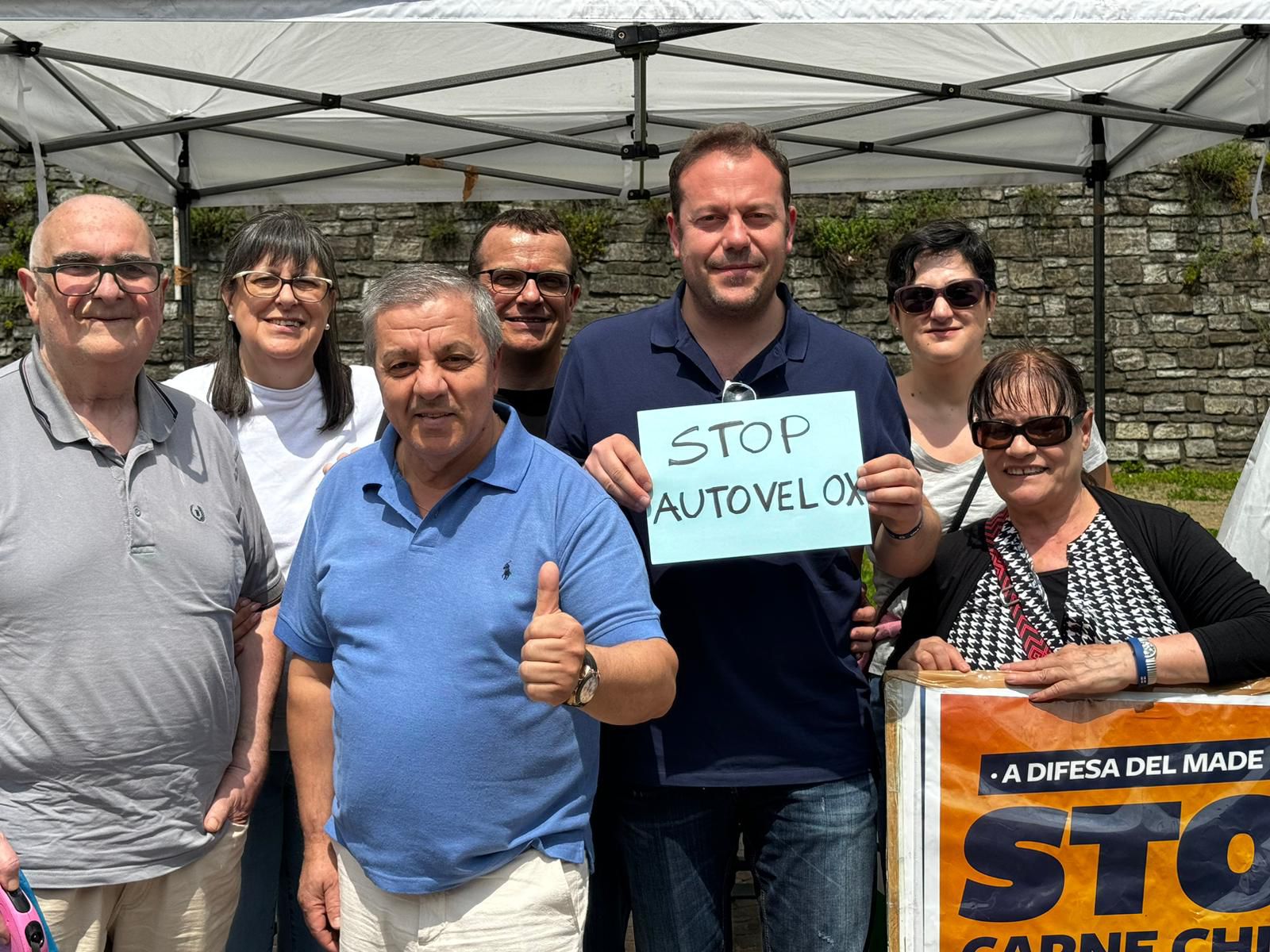 “No autovelox”, la Lega ancora all’attacco a Como. Cartelli al mercato contro il progetto del sindaco