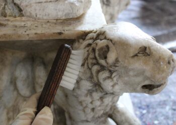 Restauro dell’acquasantiera di Sant’Abbondio a Como