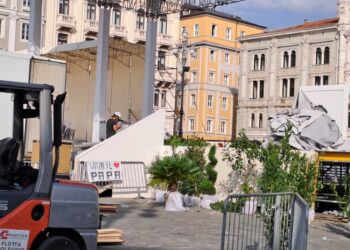 Il gigantesco allestimento sarà smantellato in breve tempo