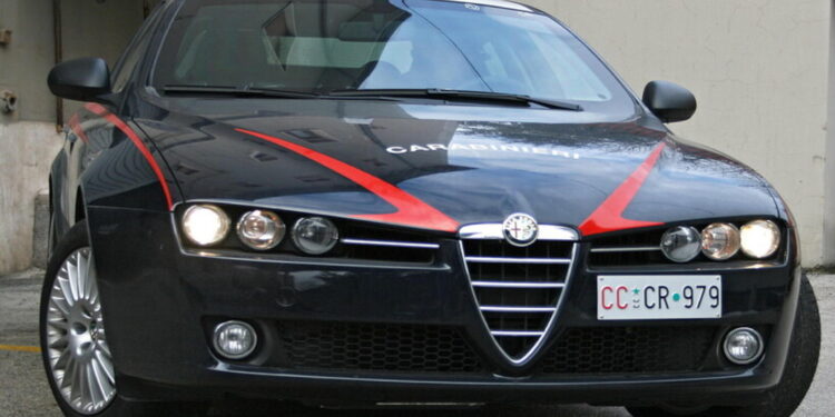 Si è presentato in una caserma dei carabinieri