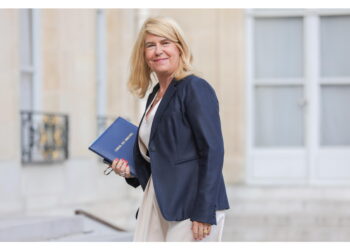 Si ritira anche la ministra Faure su pressioni dell'Eliseo