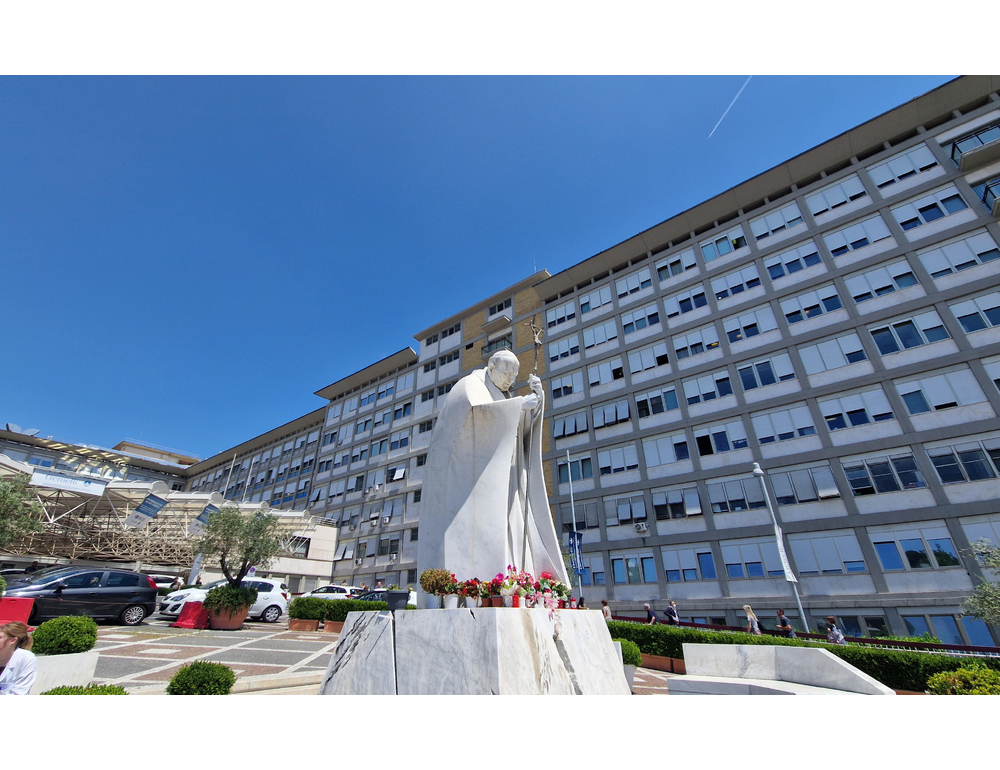 Gemelli, Ruini in terapia intensiva ma ‘vigile e stabile’