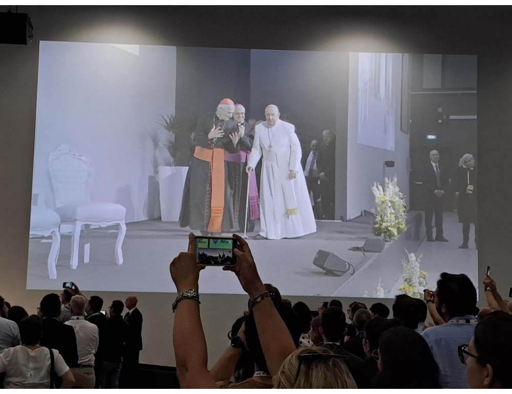 Il Papa accolto con un’ ovazione a Trieste