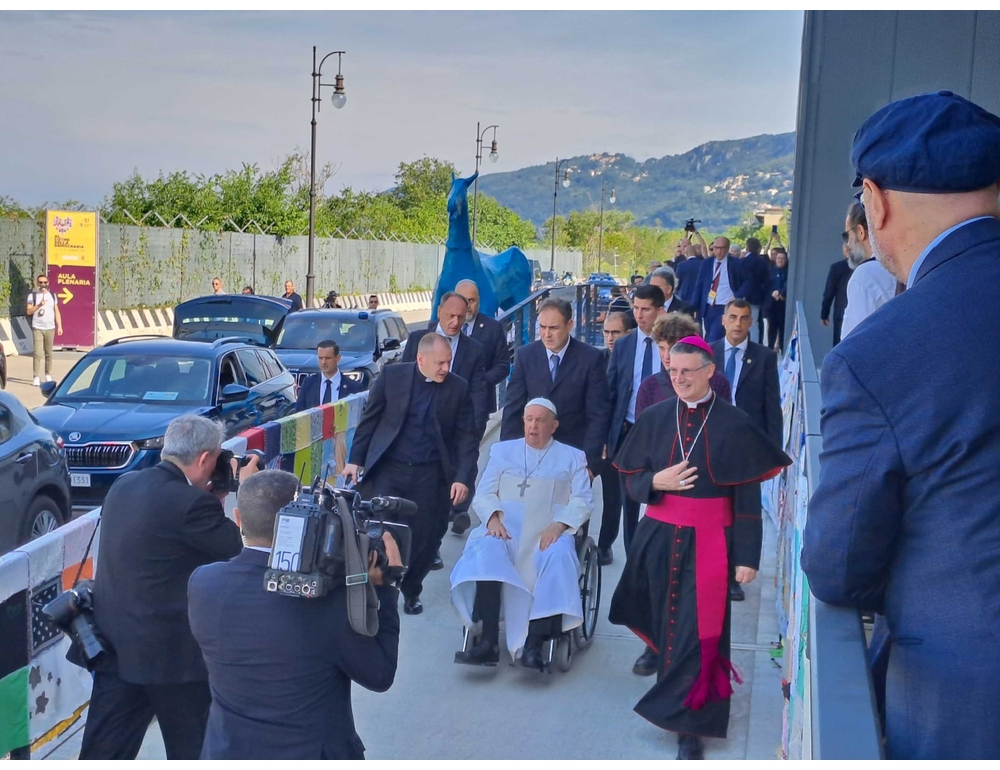 Il Papa, democrazia non è in buona salute, tentati da populismi