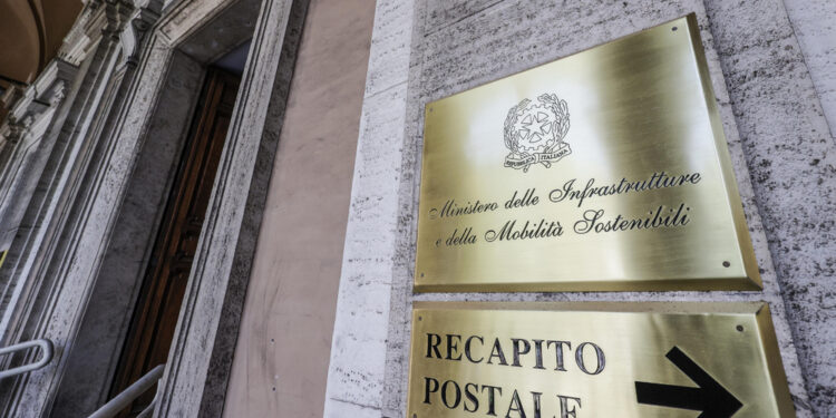 Anche all'Avvocatura dello Stato e a Provveditorato alle Opere