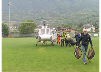 Ci sono ancora circa 500 persone da trasportare a valle