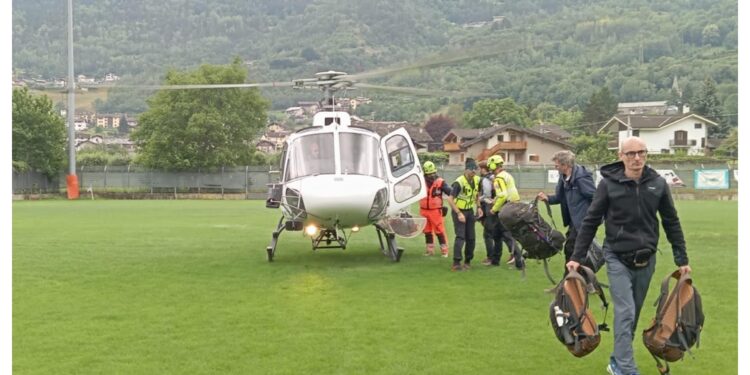 Ci sono ancora circa 500 persone da trasportare a valle