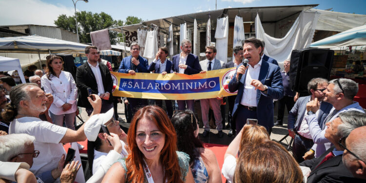 'Az e +E con noi ma non per raccolta firme