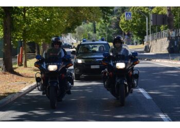 60enne usciva con la figlia da un locale. Intervento chirurgico