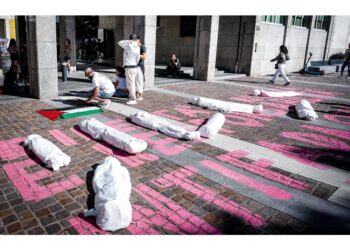 Sit-in durante la seduta straordinaria del Senato accademico