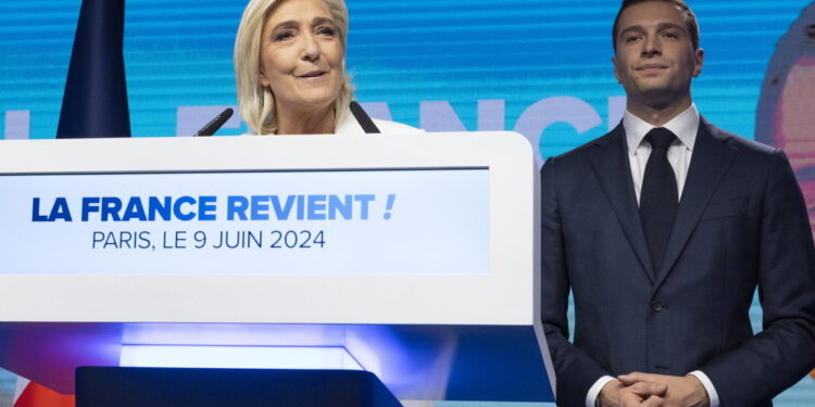 Le Pen e Bardella fra 190 e 220 seggi