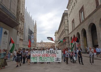 Rissa sfiorata fra ristoratori e manifestanti in via Dante