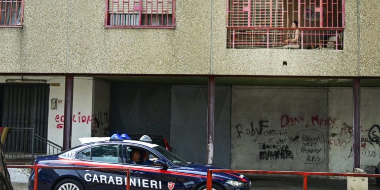 Il fatto durante lite. Lui ha precedenti per violenza domestica