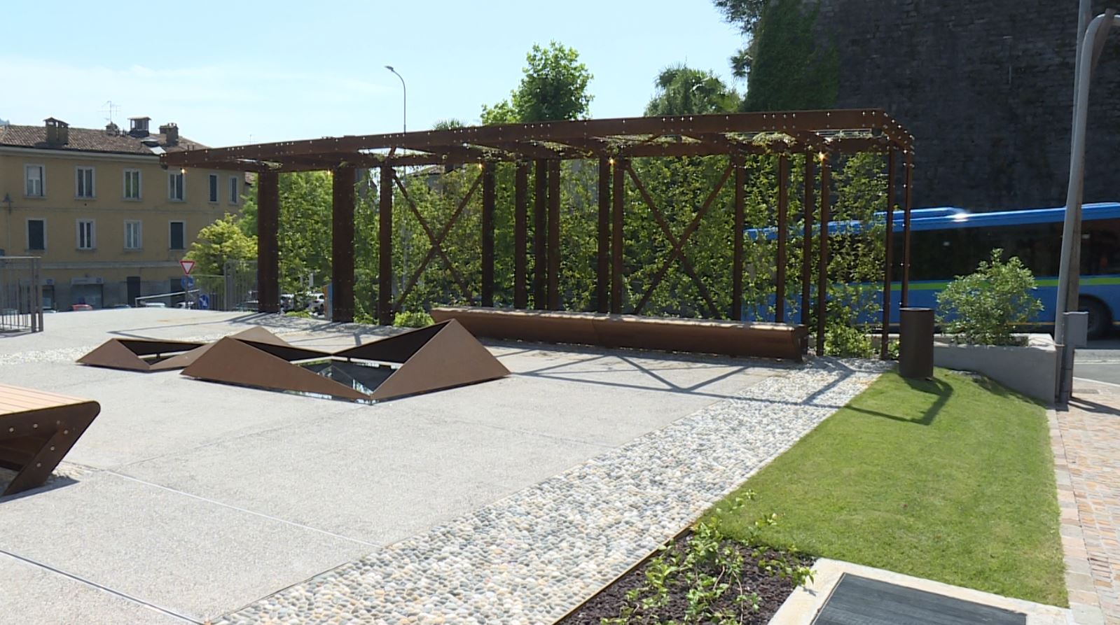 Piazza Santa Teresa a Como, lavori terminati: il progetto di recupero della Bcc Brianza e Laghi