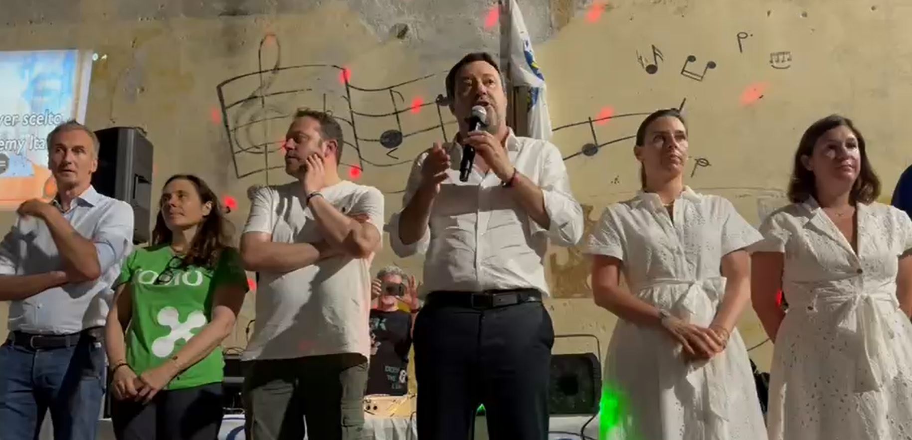 Salvini a Lezzeno alla Festa della Lega, l’annuncio: “Piano da 120 assunzioni alla Navigazione Laghi”