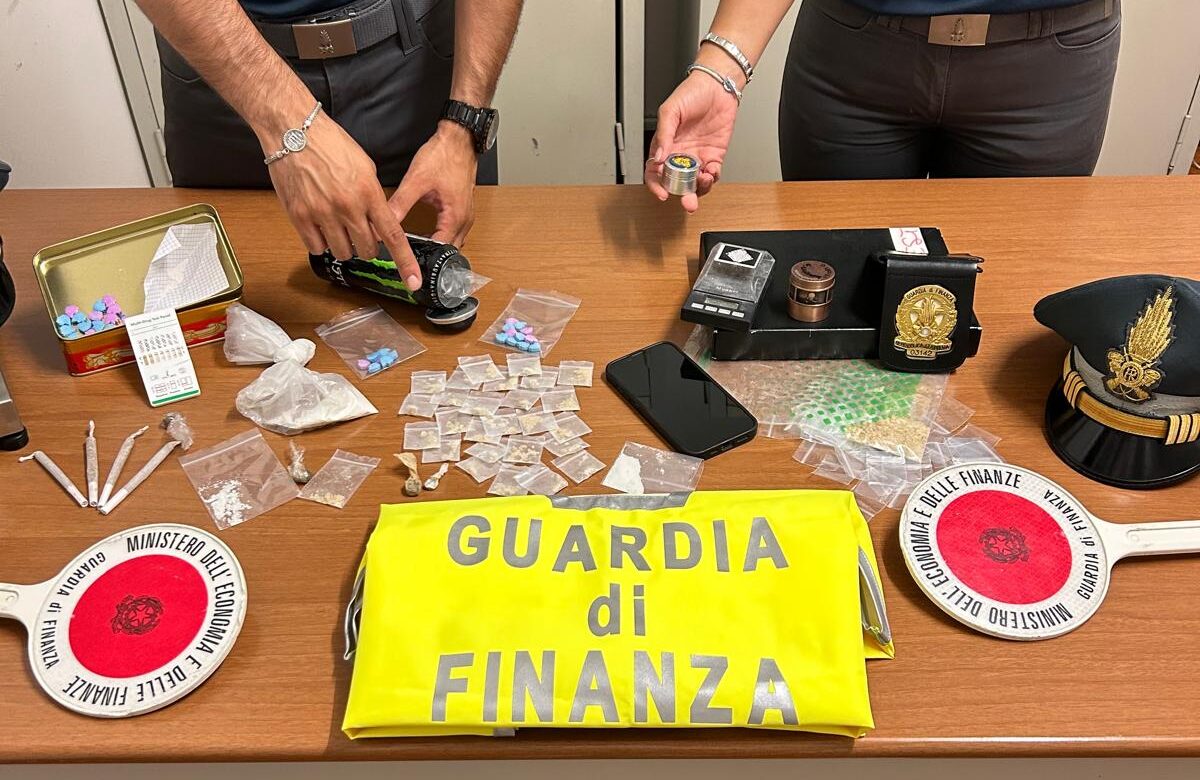 Ecstasy nel doppio fondo di una lattina, arrestato dalla guardia di finanza 22enne di Monza
