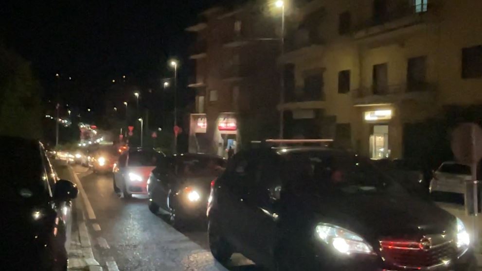 A9 chiusa, cantiere in via Borgo Vico e asfaltatura in via Bellinzona. Serata infernale per gli automobilisti