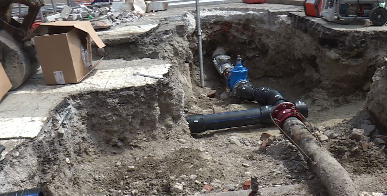 Cantiere in via Borgo Vico a Como, lavori in anticipo. Fine dei disagi a metà agosto